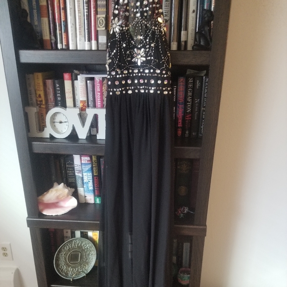 Formal Dress - Picture 4 of 6